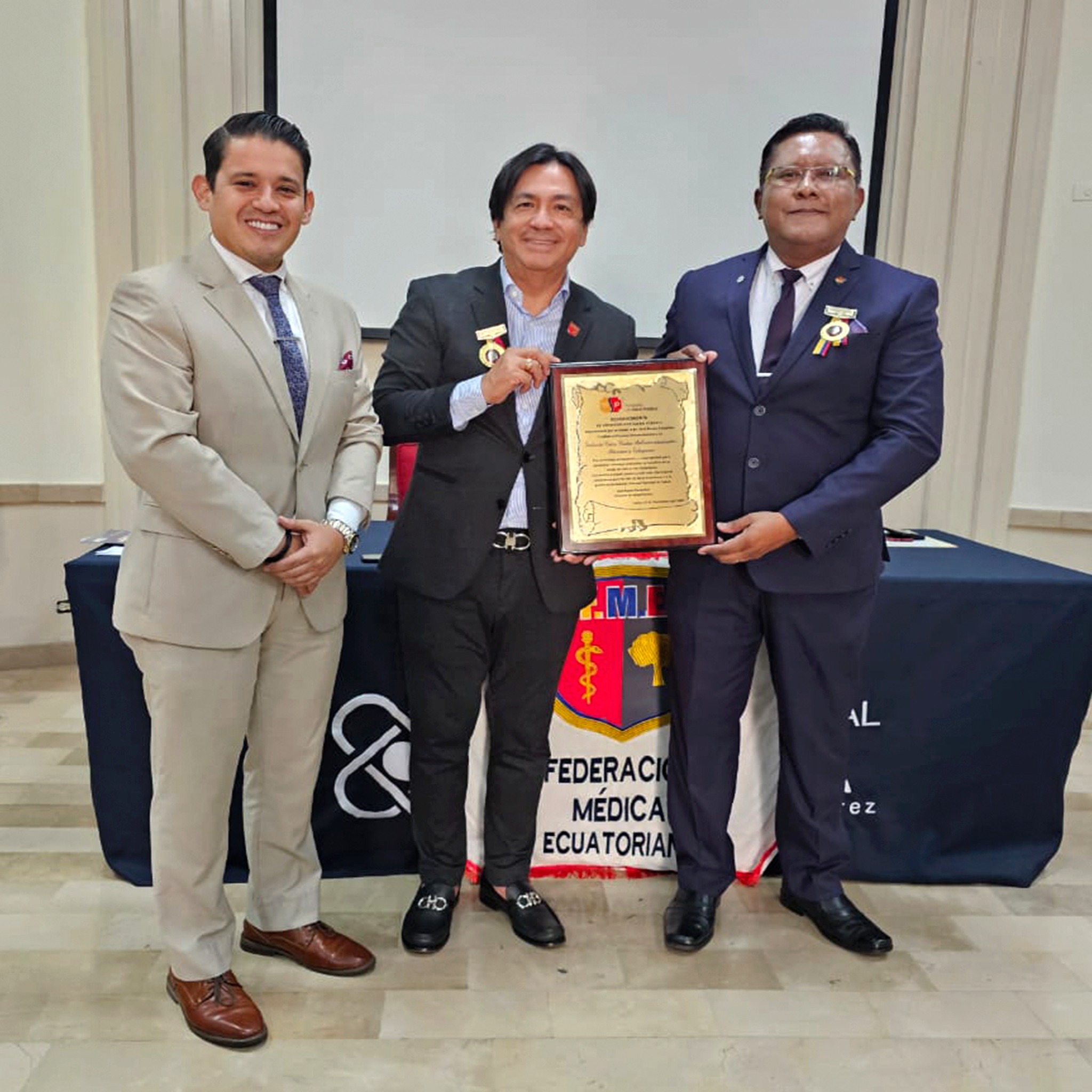 Distinguido nombramiento de FUNCORAT conferido al Rector de ITB.