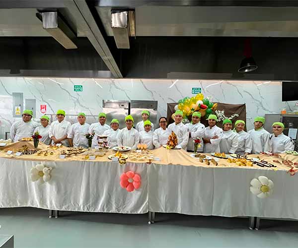 Estudiantes de Gastronomía presentaron sus creaciones en el evento “Sweet Spring”