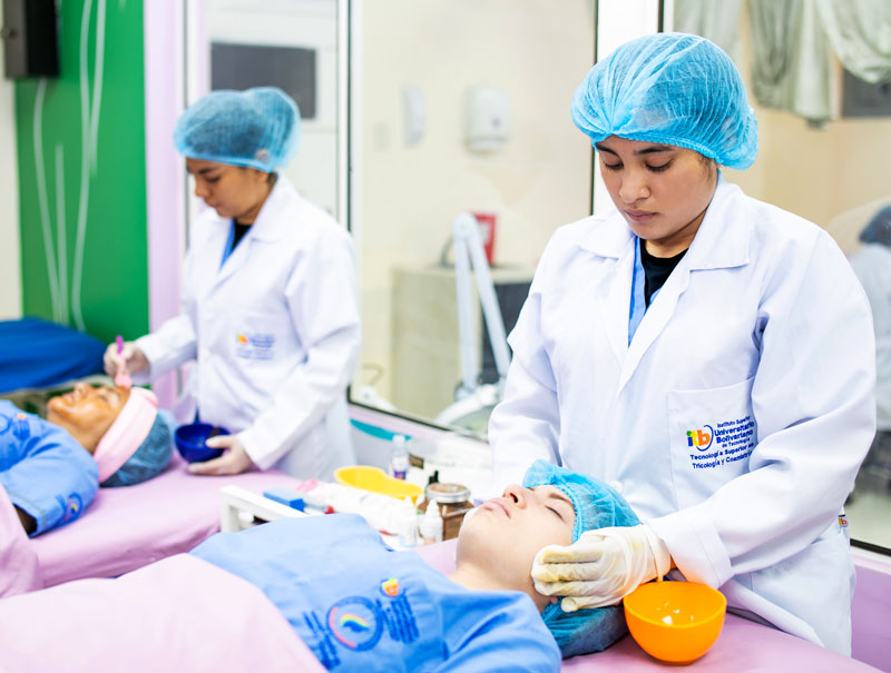 Tecnología Superior en Tricología y Cosmiatría