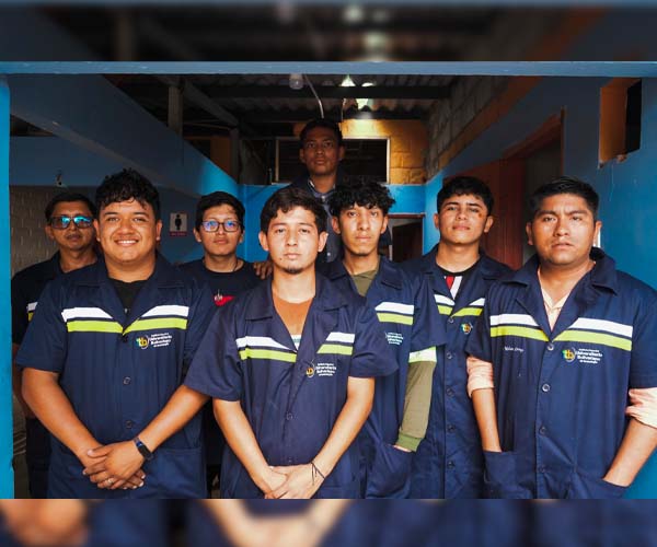 Estudiantes del ITB culminan trabajos de mejora eléctrica en centro gerontológico de Marcelino Maridueña