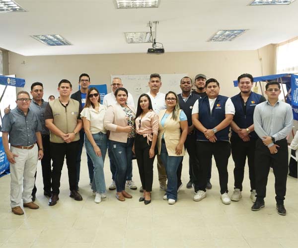 Estudiantes del ITB desarrollan feria académica y presentan proyectos de estudio en el Colegio José Pino Icaza