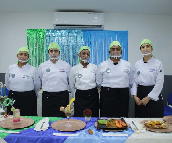 Estudiantes de Gastronomía del Grupo Becas DASE rescataron la identidad culinaria de seis provincias en su Examen Final